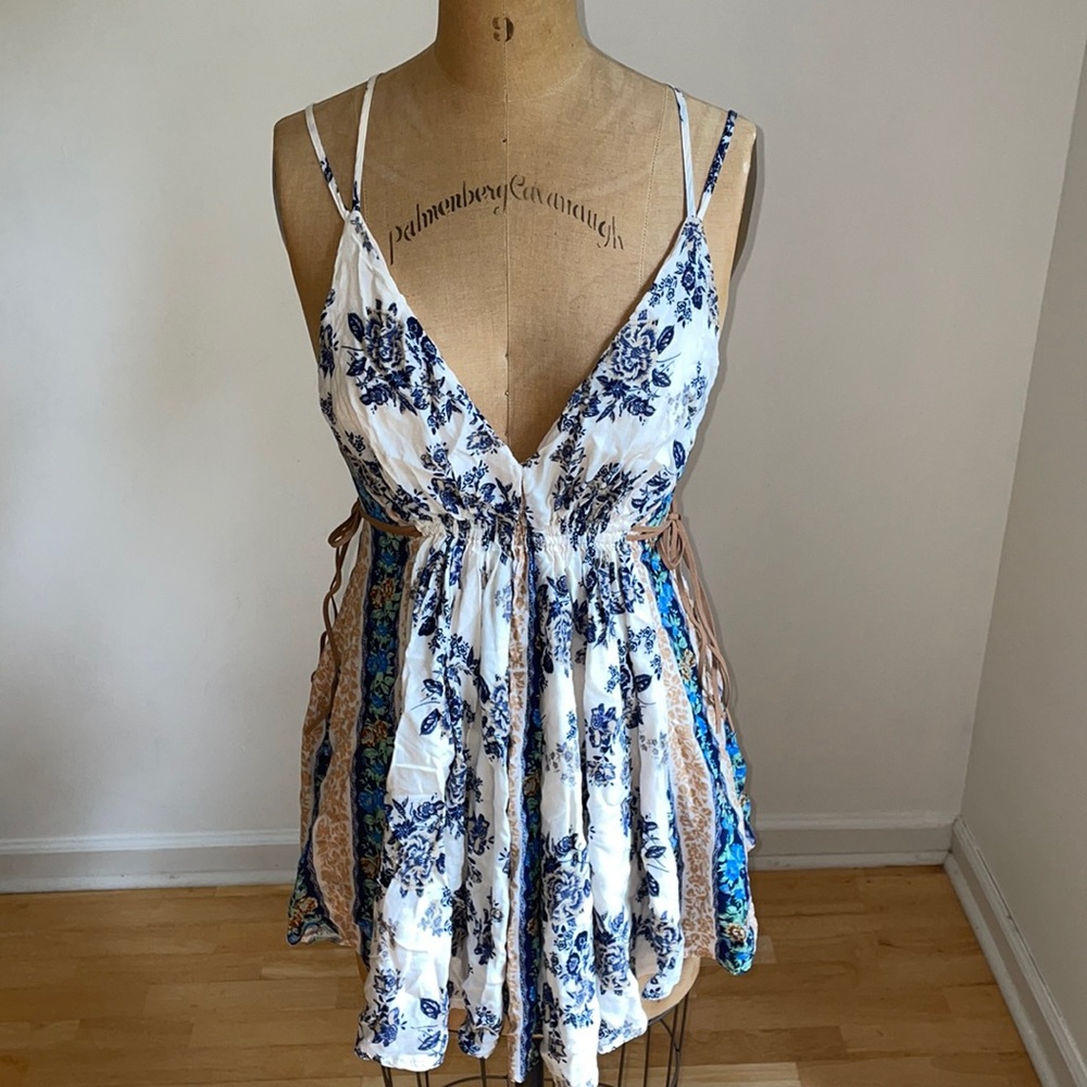 V-Neck crisscross Sundress
